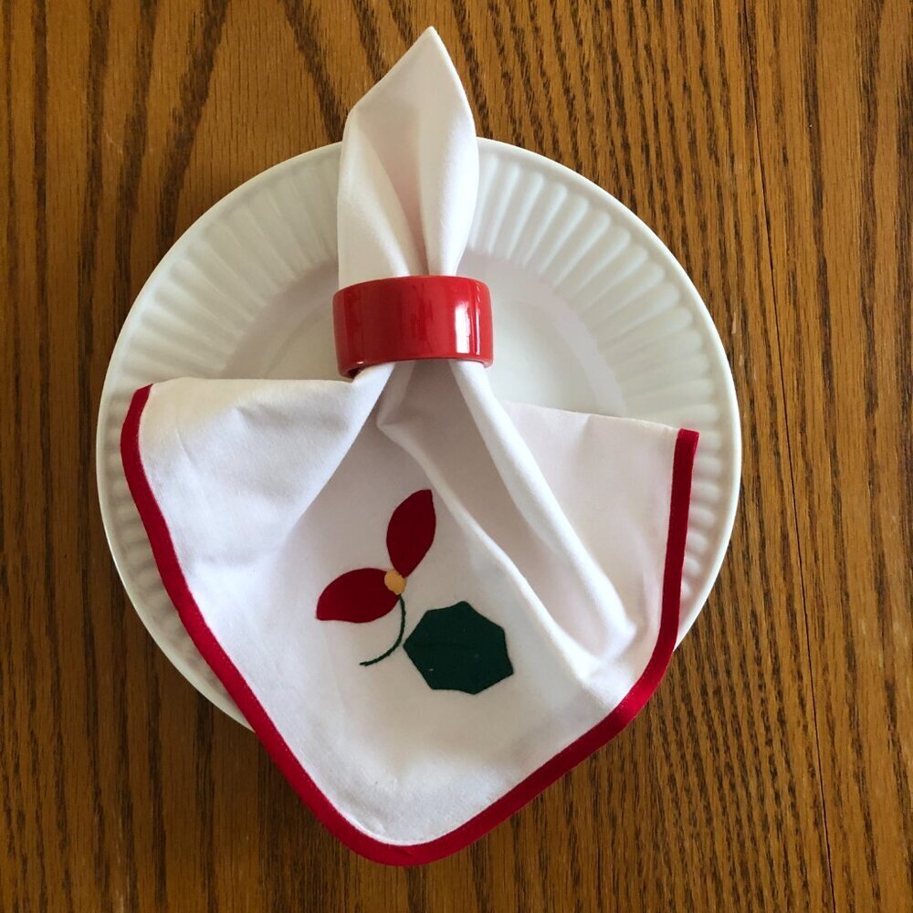 Set 4 Vintage Christmas Napkins Red Trim Holly Berry Embroidered